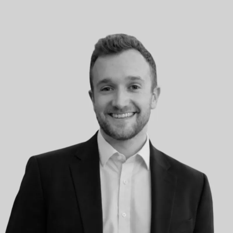 Portrait de Ludovic, en noir et blanc.